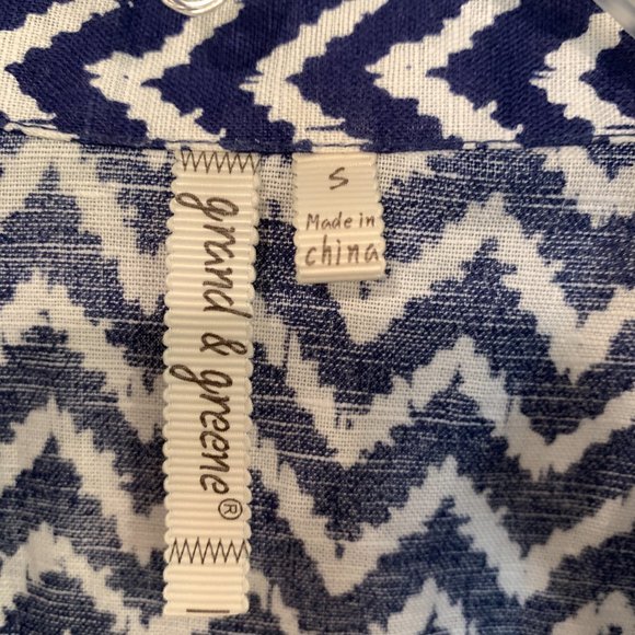 Grand & Greene Button Front V-Neck Blouse EUC Sz S - Picture 4 of 8